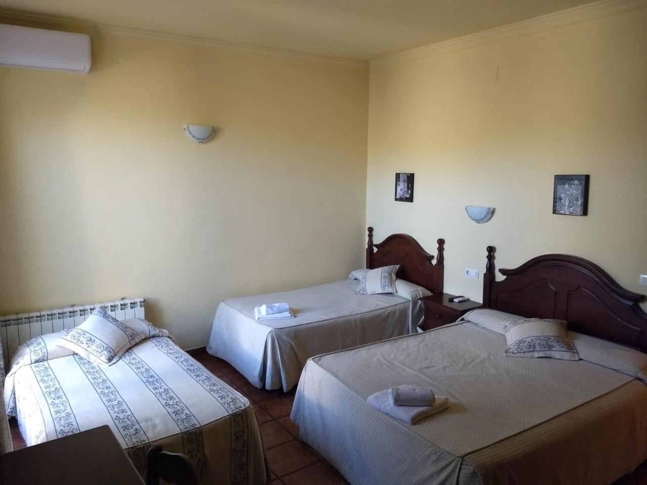 ホテル Hostal Nicol'S Luque エクステリア 写真